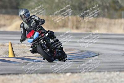 media/Dec-01-2025-Moto Forza (Mon) [[2daa91e15f]]/3-Beginner Group/Session 3 (Turn 3)/